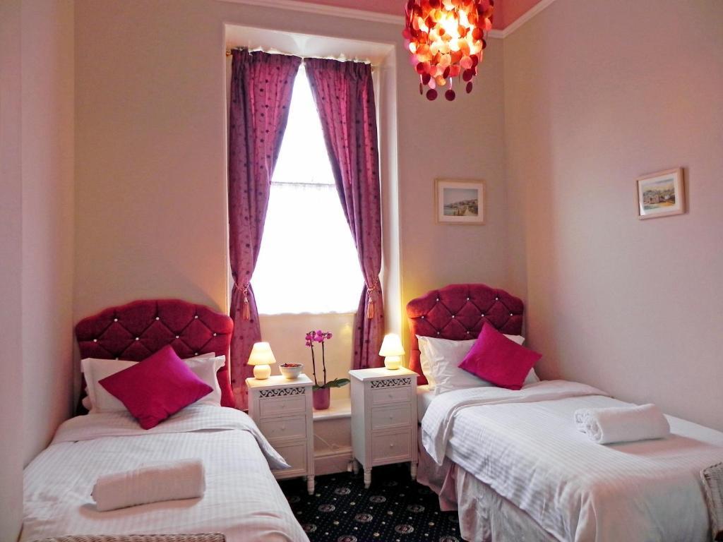 Medium Twin Room - Room 5